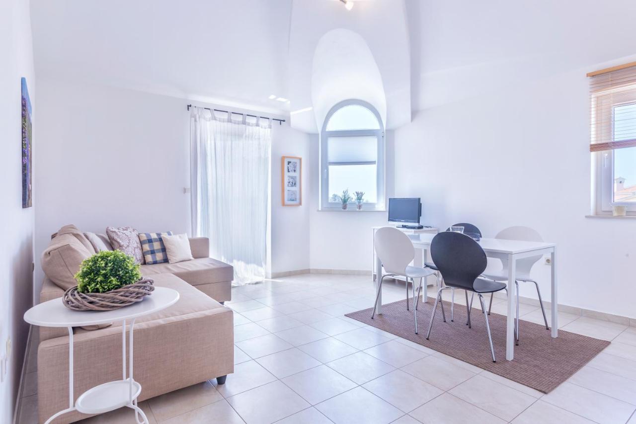 Pinia Apartment
